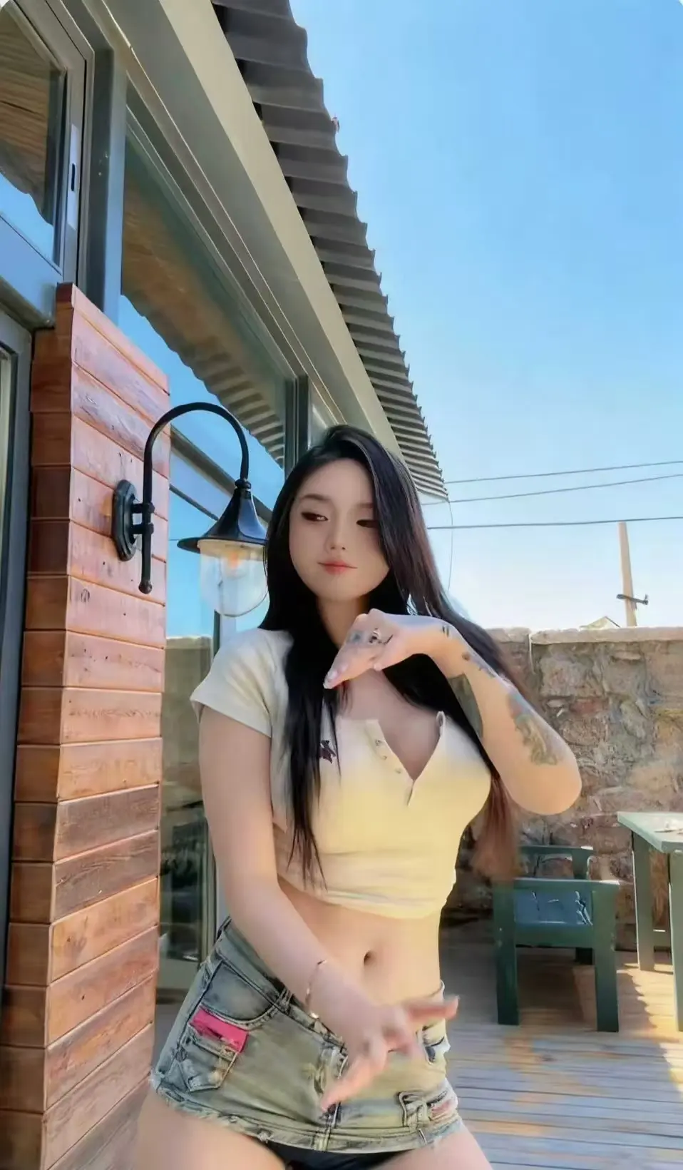 《Meena 成美男》高清全集在线看-中文版未删减版本免费获取-网盘观看无广告备份-一次看遍成美男全集资源