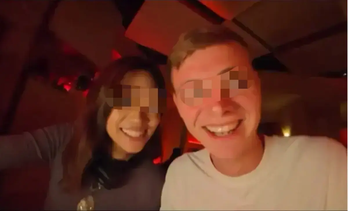 《西安麻辣烫女孩》无删减完整版在线看-海外UP主西安夜游意外纪录《西安麻辣烫女孩》全片首次公开-镜头外真实反应看哭网友