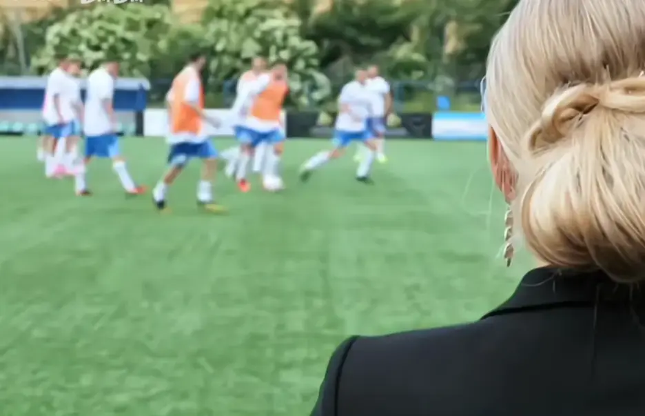 《footballersmoms》HD高清完整版在线观看-《足球队的女老板们》法国喜剧电影-足球女老板